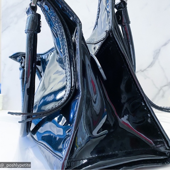 Authentic Burbery black patent shoulder bag - Picture 4 of 17